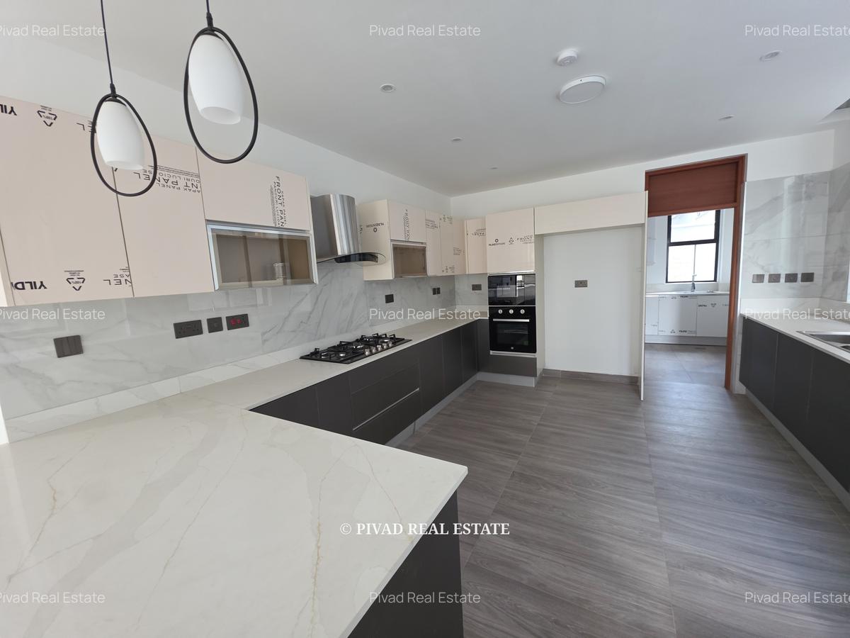 5 Bed Townhouse with En Suite in Lavington - 10