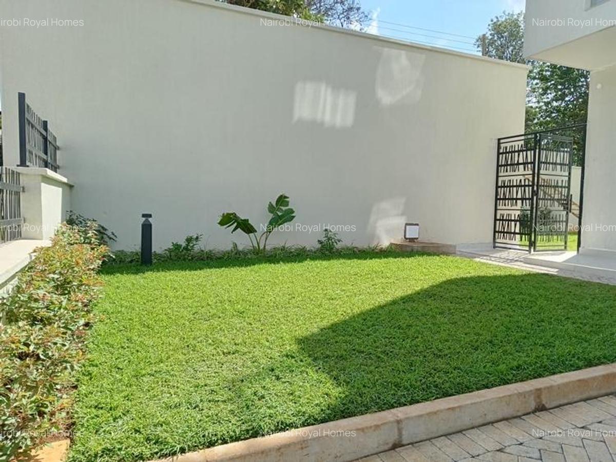 5 Bed Townhouse with En Suite at Lavington - 2