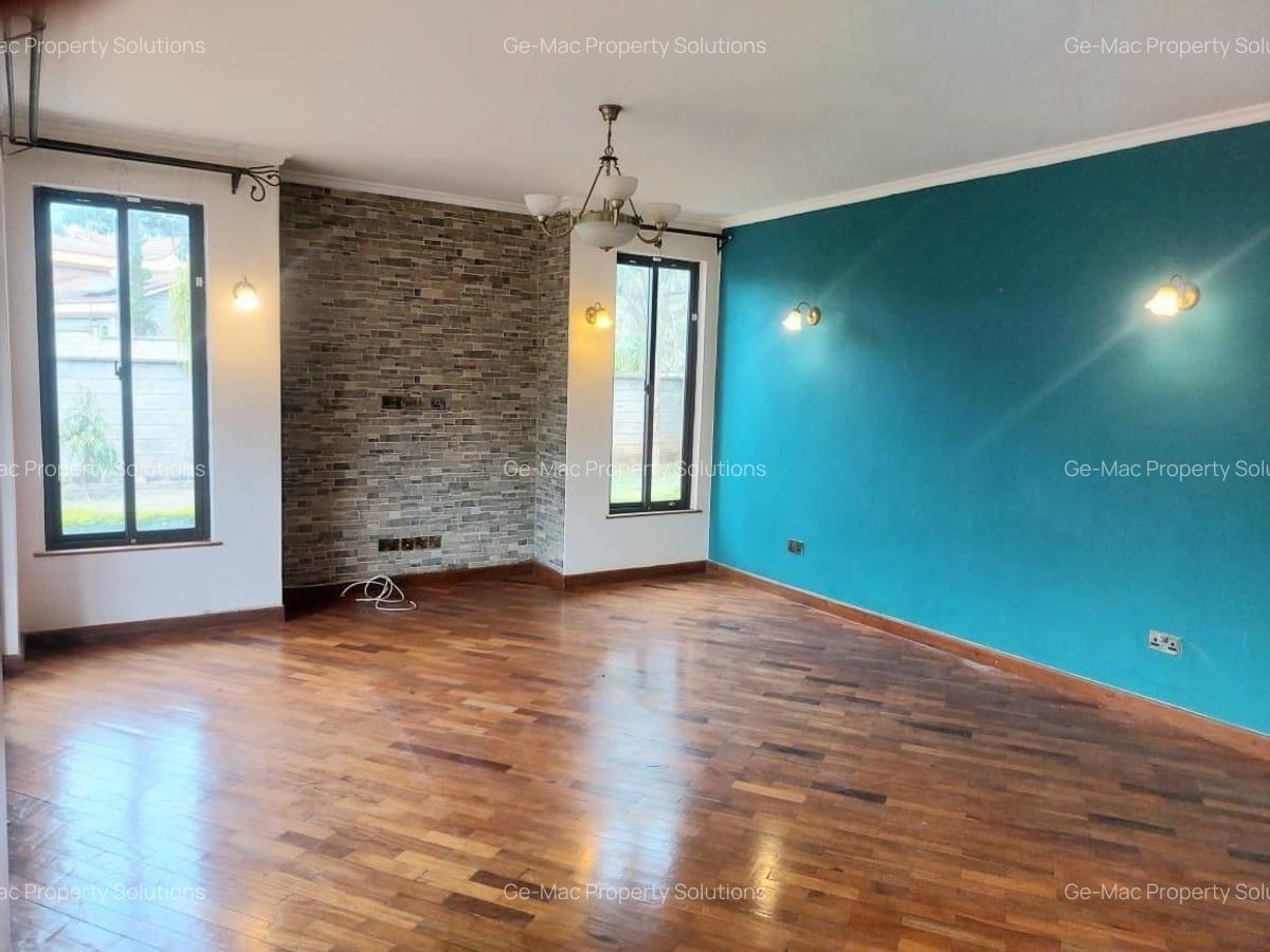 4 Bed House with En Suite in Garden Estate - 12