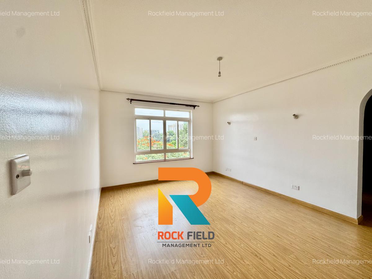 3 Bed Apartment with En Suite in Brookside - 15