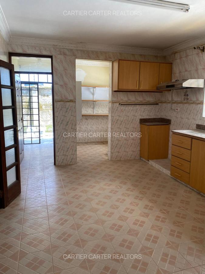 4 Bed House with En Suite in Ridgeways - 5