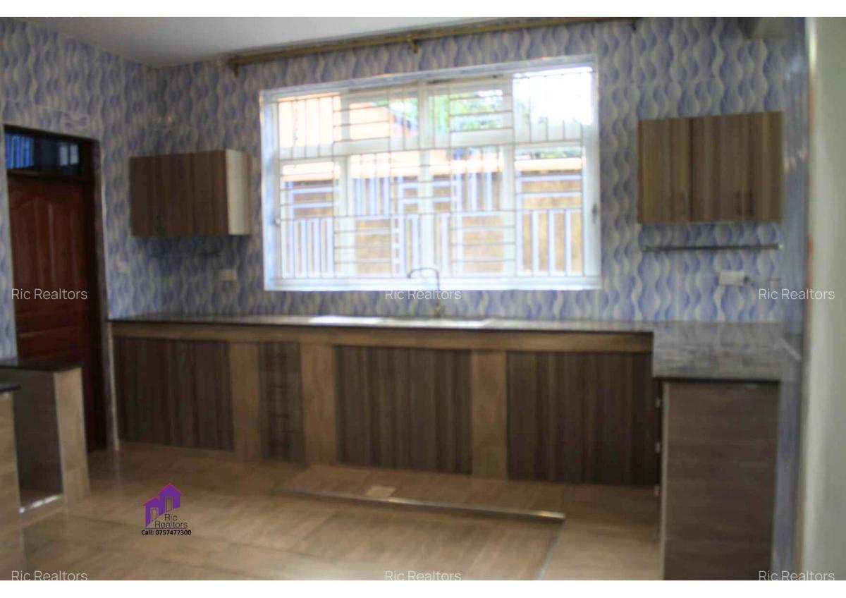 5 Bed Townhouse with En Suite at Rhino Park Road - 17