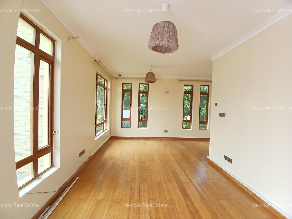 5 Bed Townhouse with En Suite at Lavington Green - 19
