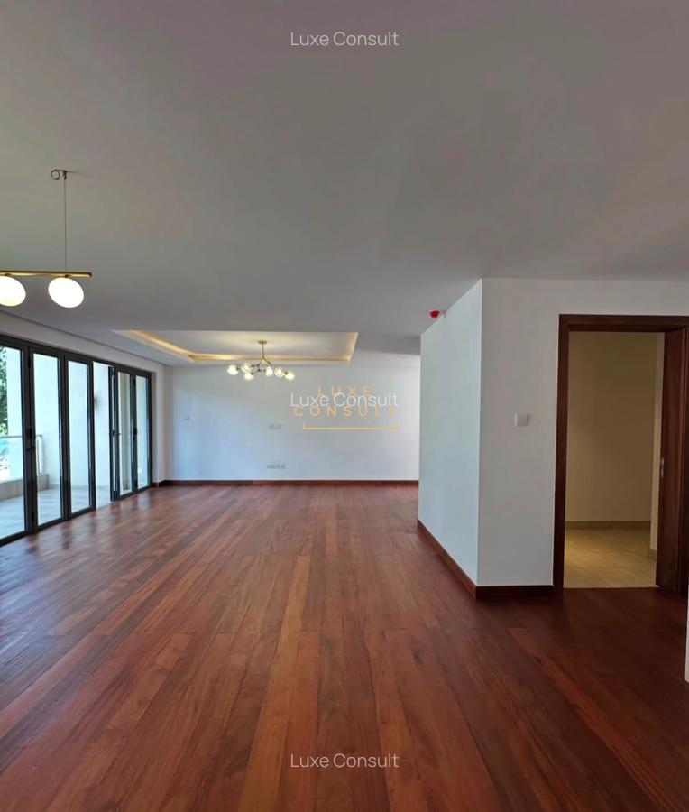 4 Bed Townhouse with En Suite in Rosslyn - 2