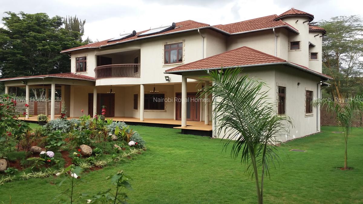 5 Bed House with En Suite at Flem Tree - 2