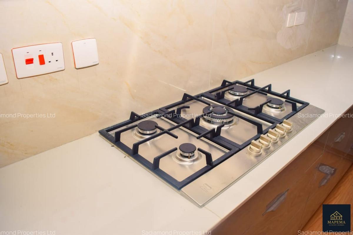 6 Bed Townhouse with En Suite in Karen - 13