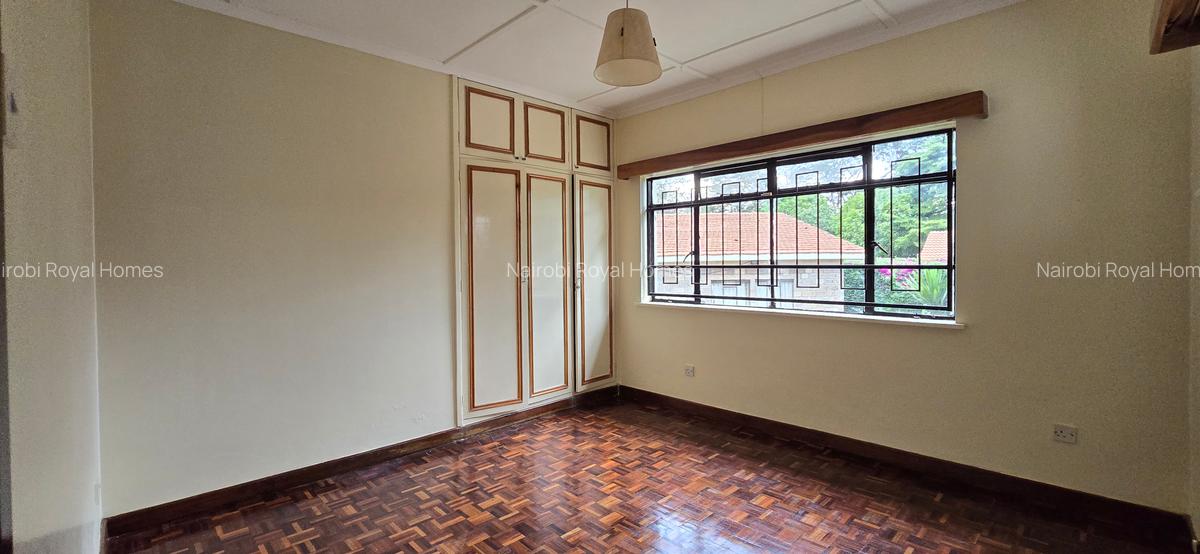 4 Bed House with En Suite at Nyari Close - 12