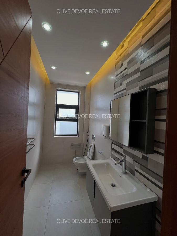 5 Bed House with En Suite in Runda - 5