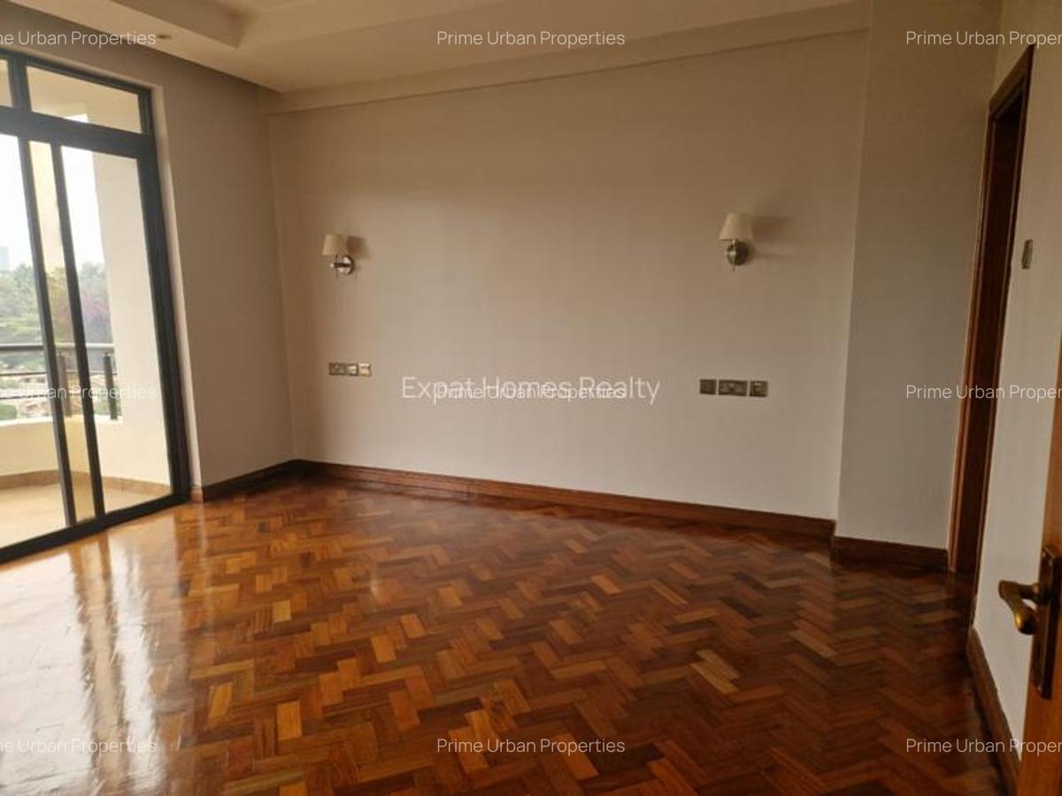 4 Bed Apartment with En Suite in Riverside - 12