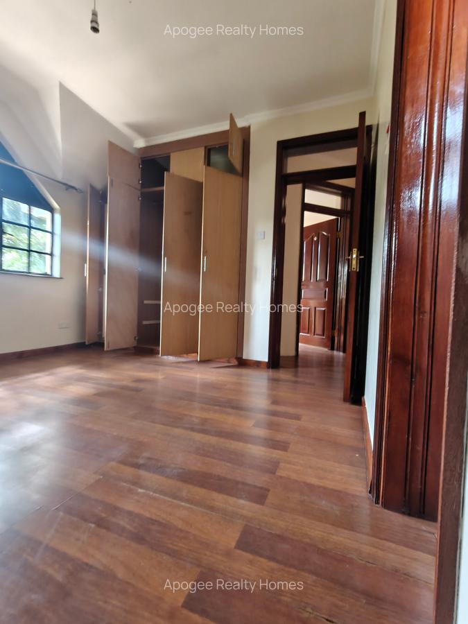 4 Bed Apartment with En Suite at Fourways Junction Estate - 16