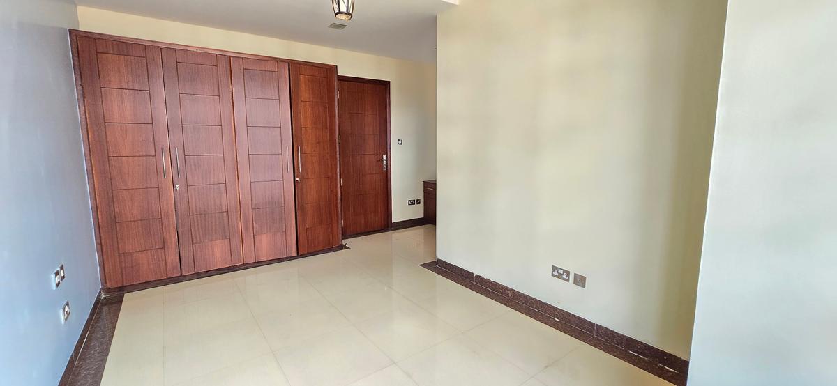 4 Bed Apartment with En Suite at Hundreds Streets - 15