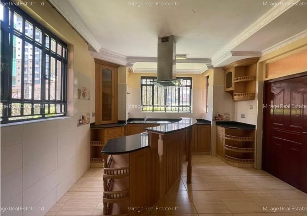 4 Bed Villa with En Suite in Lavington - 1