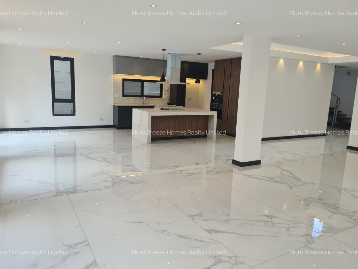 5 Bed Townhouse with En Suite in Westlands Area - 17