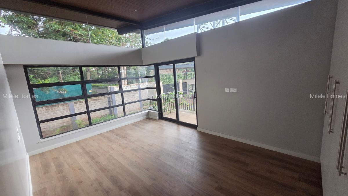 4 Bed Townhouse with En Suite at Paradise - 10