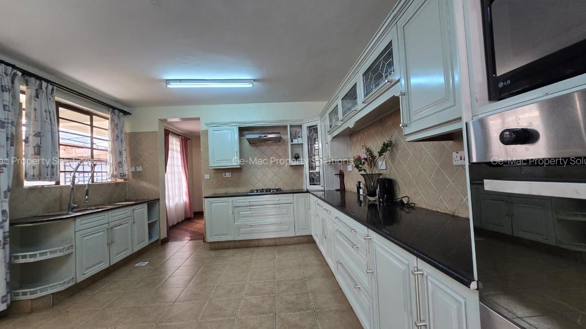 5 Bed House with En Suite in Lavington - 6