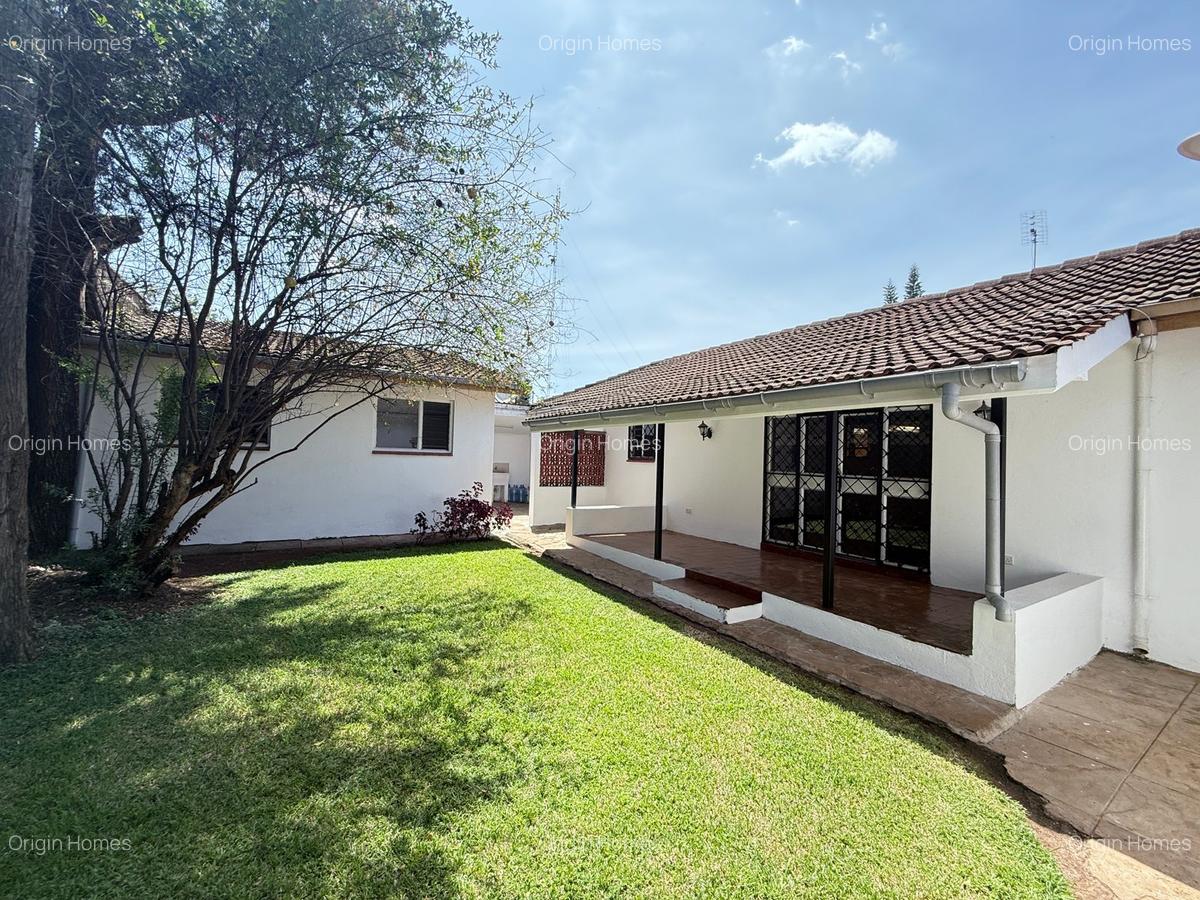 3 Bed House with En Suite at Lavington - 2