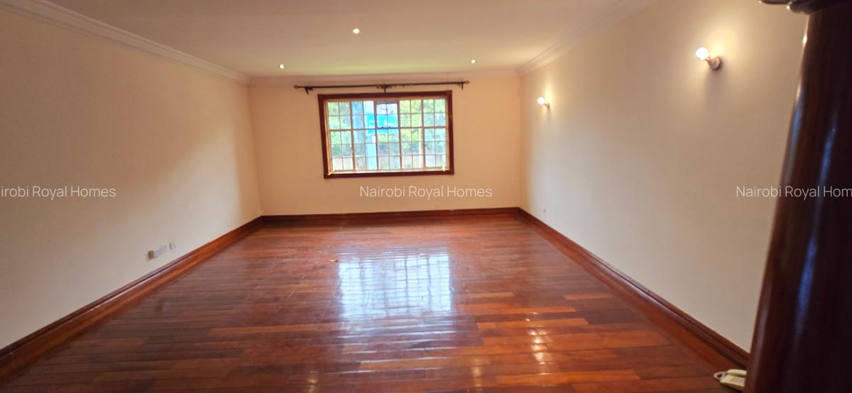5 Bed Townhouse with En Suite at Lavington Green - 10