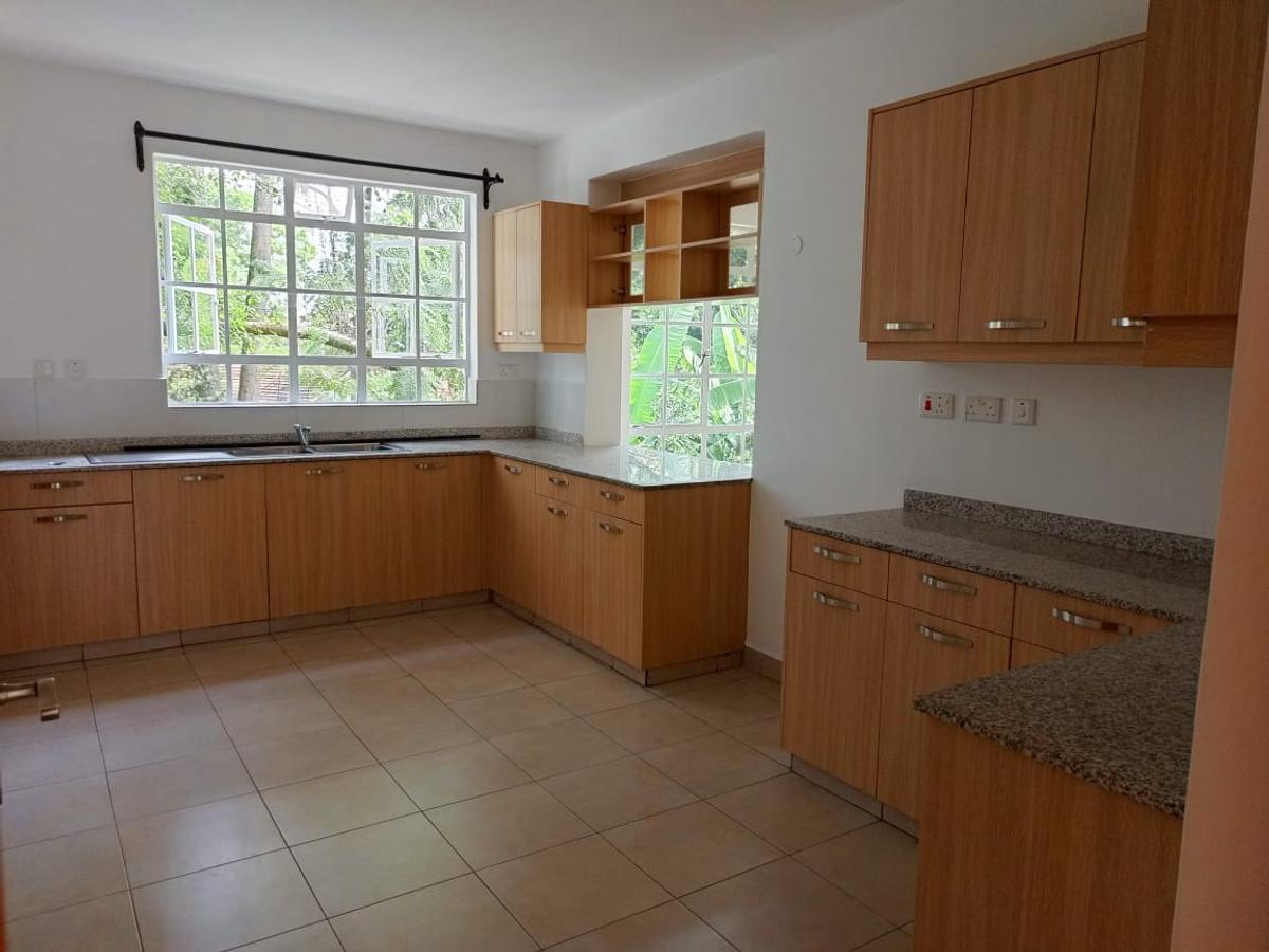 3 Bed Apartment with En Suite in Lavington - 11