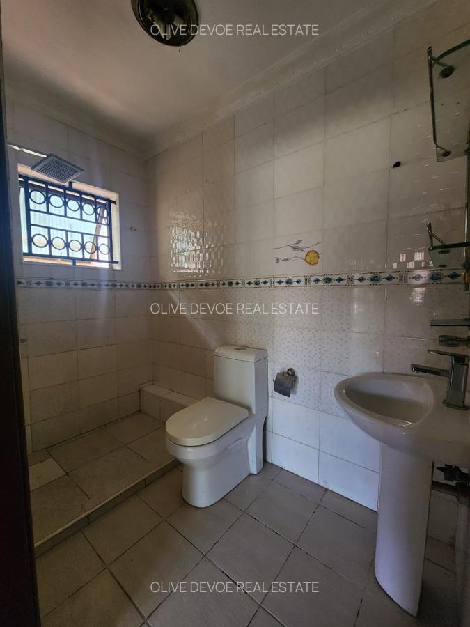 4 Bed Townhouse with En Suite in Lavington - 16