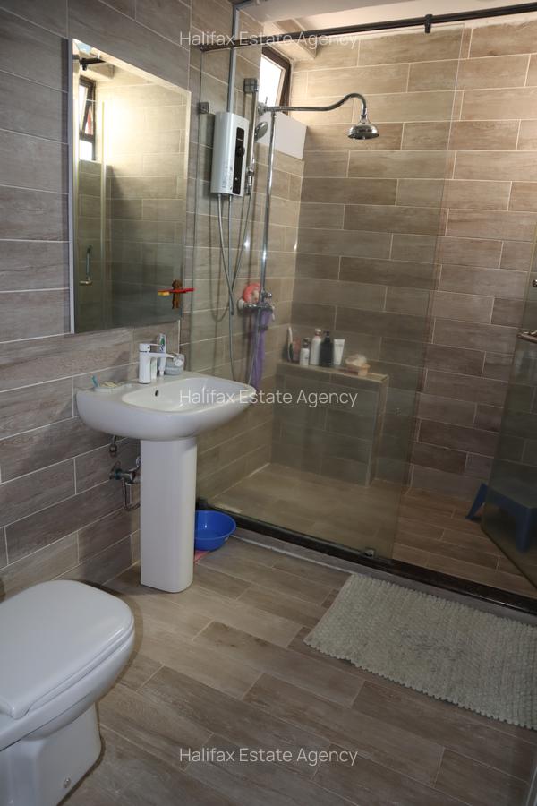 3 Bed Apartment with En Suite in South C - 12