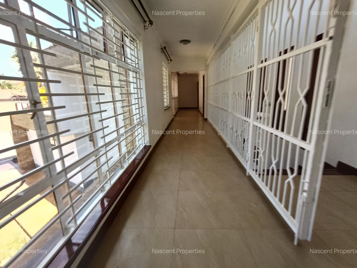 4 Bed House with En Suite in Runda - 16