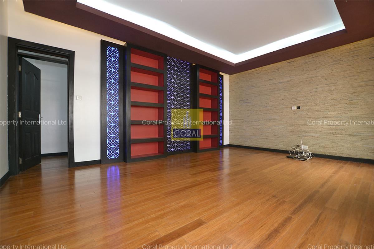 5 Bed Townhouse with En Suite in Lavington - 7