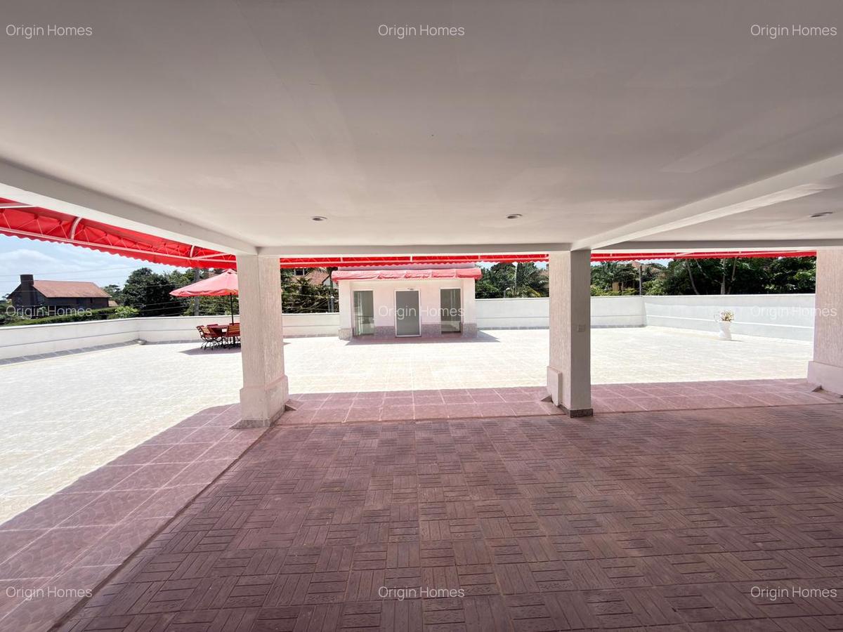 5 Bed House with En Suite in Runda - 3