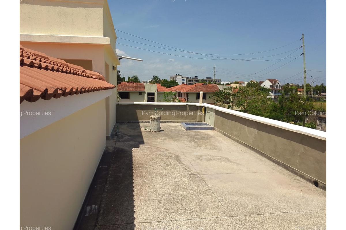 4 Bed Townhouse with En Suite in Nyali Area - 14