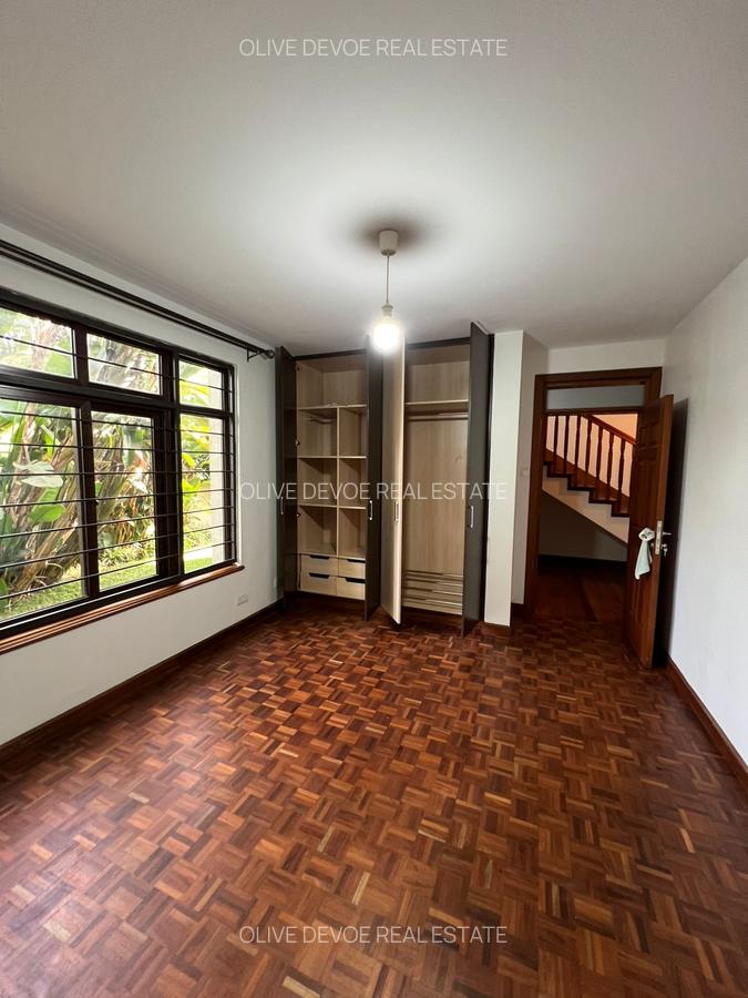 5 Bed Townhouse with En Suite in Lavington - 8