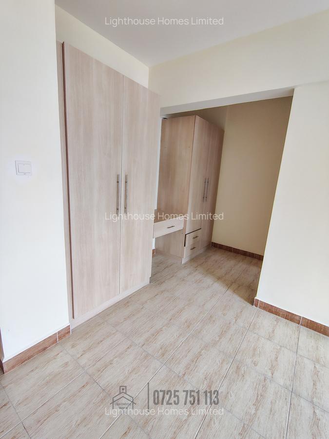 3 Bed Apartment with En Suite at Racecourse - 7