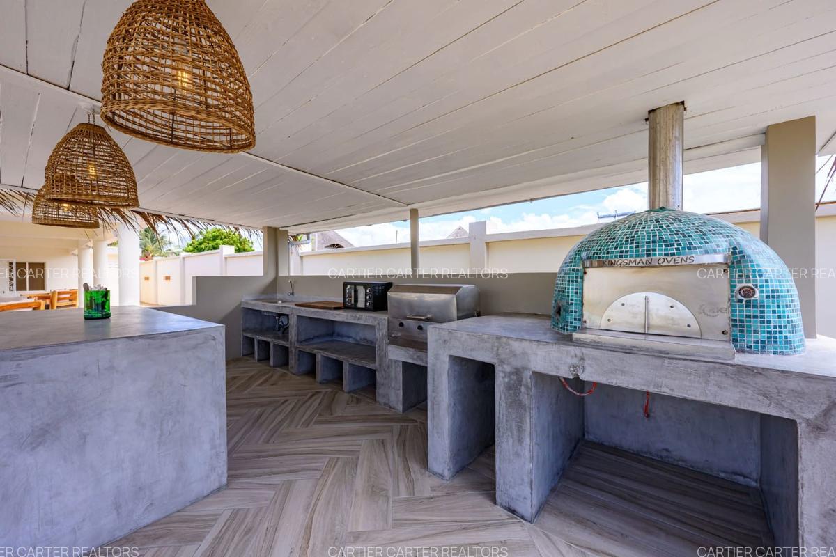 4 Bed Villa with En Suite in Watamu - 3