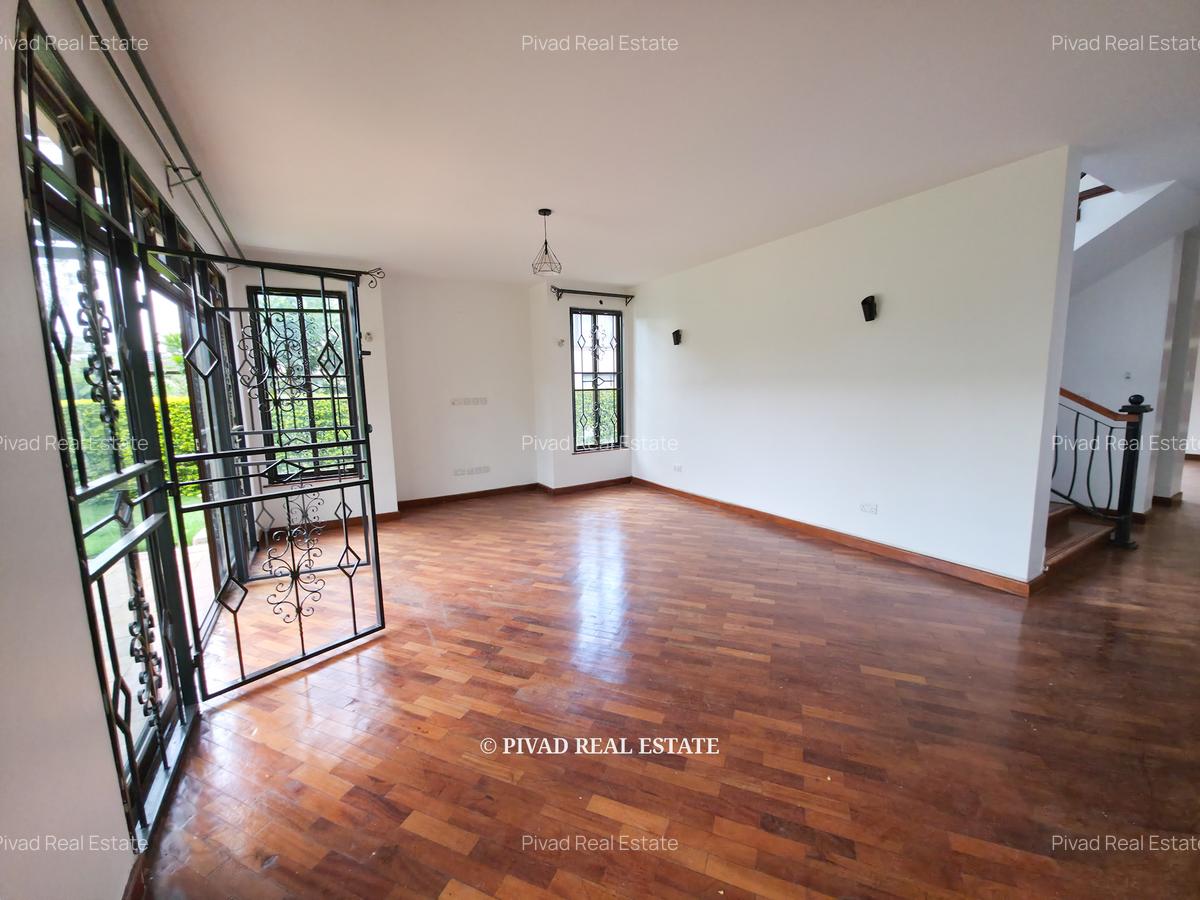 4 Bed Townhouse with Swimming Pool in Ridgeways - 4