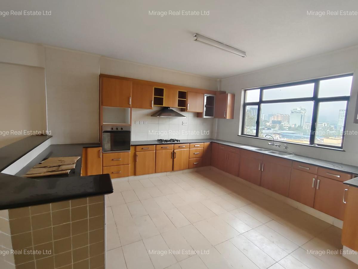 3 Bed Apartment with En Suite in Kilimani - 14