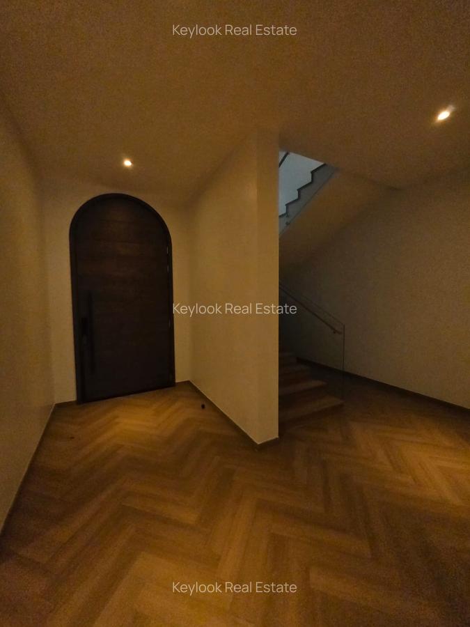 5 Bed Townhouse with En Suite at Lavington Green - 7