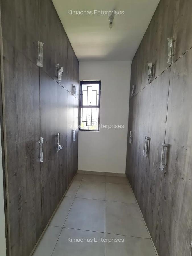 3 Bed Apartment with En Suite at Green Wood Drive - 12