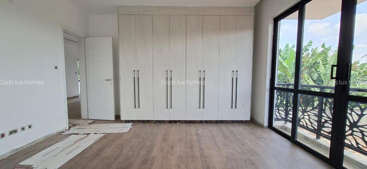 5 Bed Villa with En Suite at Lavington - 13