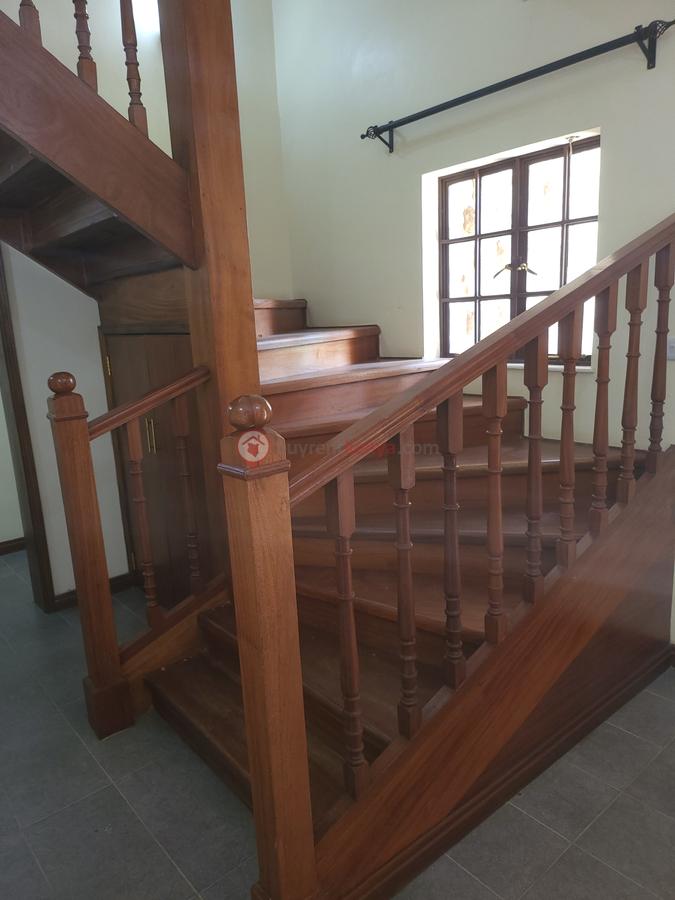 5 Bed Villa with En Suite in Karen Hardy - 7