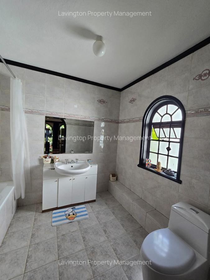 4 Bed Villa with En Suite at Lavington Green - 14