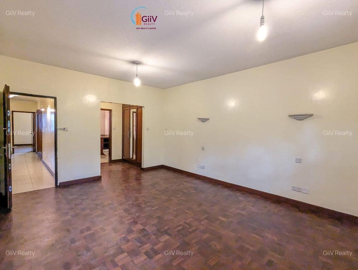 3 Bed Apartment with En Suite in Riverside - 10