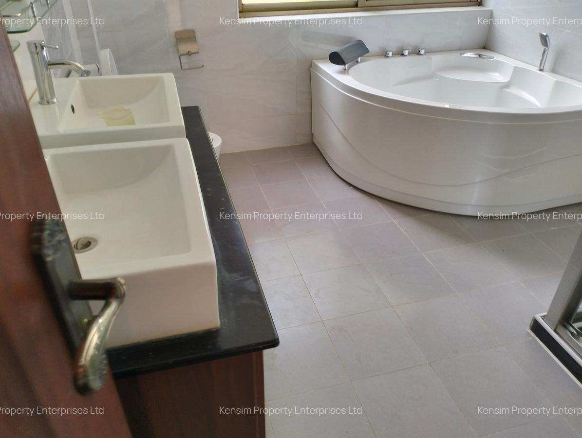 5 Bed Townhouse with En Suite in Lavington - 17