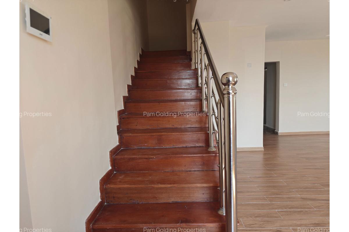 5 Bed Apartment with En Suite in Parklands - 11