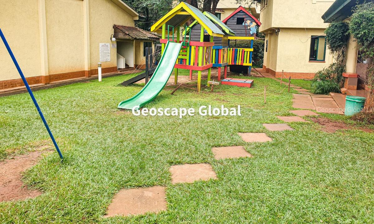 4 Bed House with En Suite in Spring Valley - 1