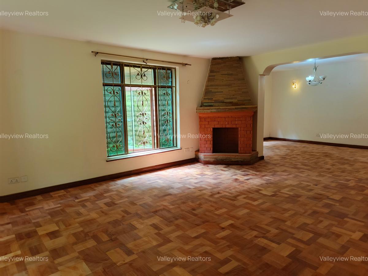 5 Bed Townhouse with En Suite at Lavington - 7