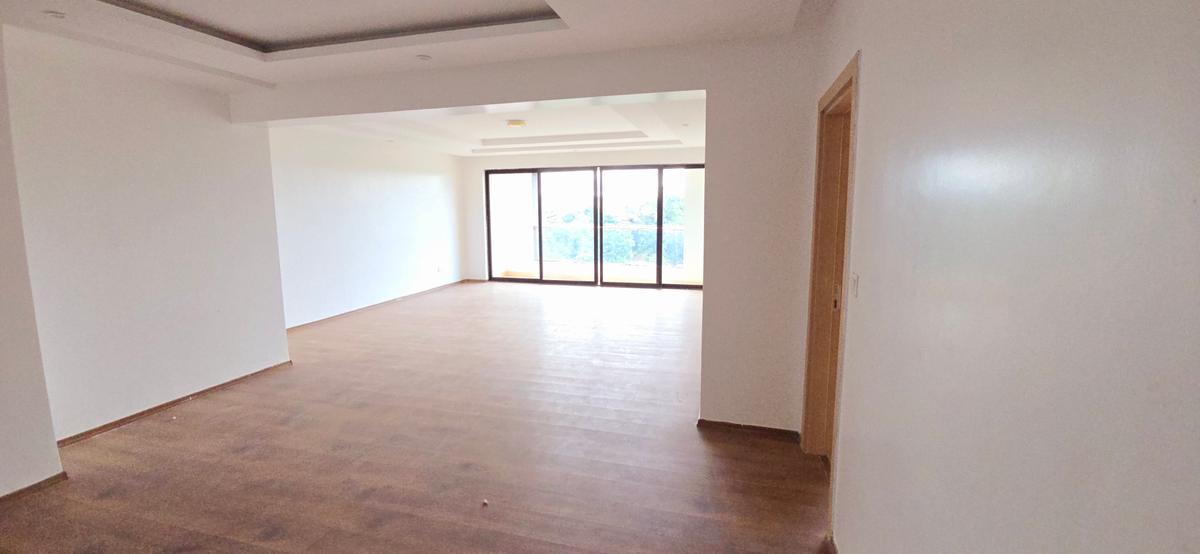 4 Bed Apartment with En Suite at Parklands Avenue - 10