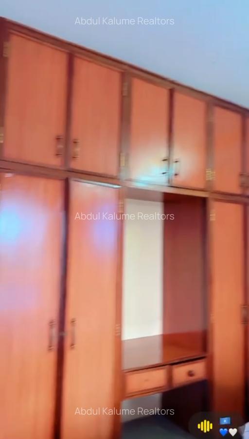 Serviced 3 Bed Apartment with En Suite at Tudor - 5