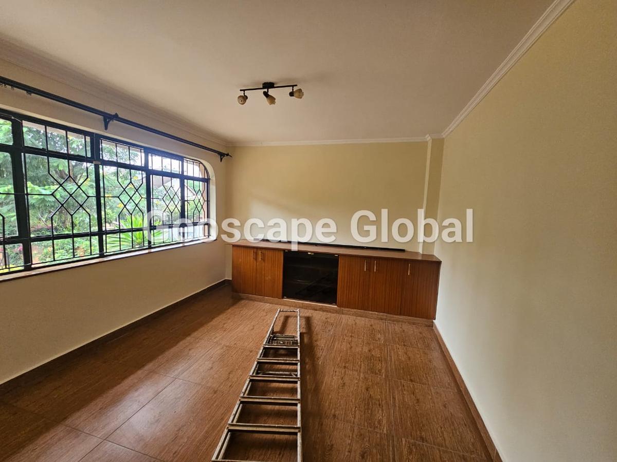 4 Bed House with En Suite in Runda - 14