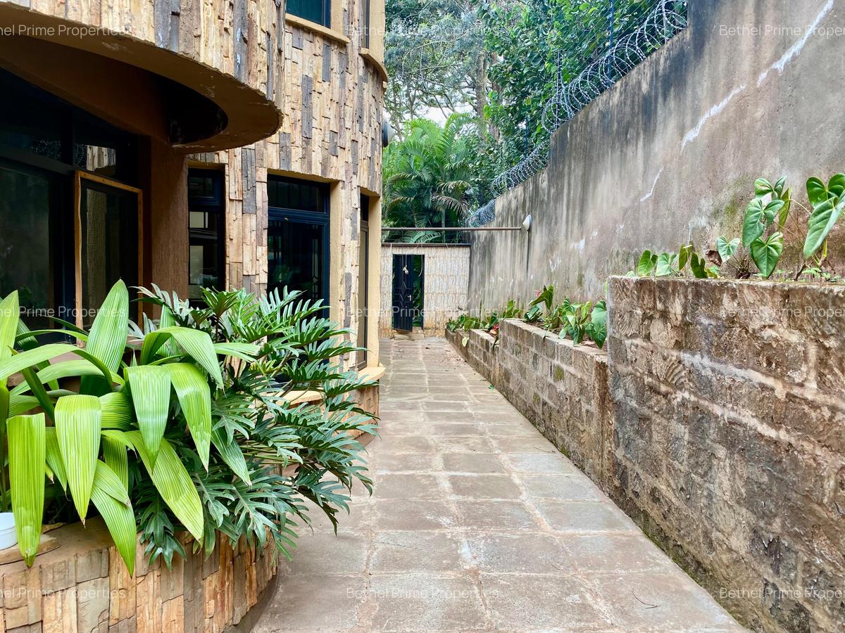 5 Bed Villa with En Suite in Kyuna - 5