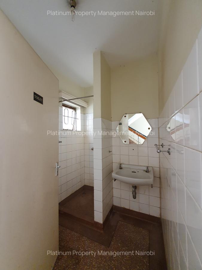 3 Bed House with Garden at Maua Close - 6