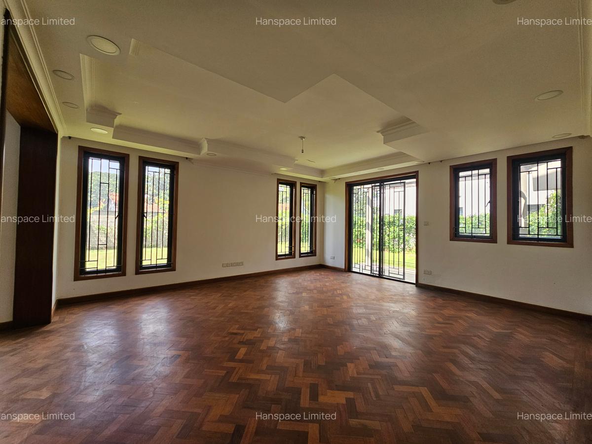 6 Bed Villa with En Suite in Lavington - 4