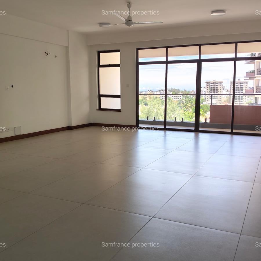 Serviced 2 Bed Apartment with En Suite at Baobab Road - 4